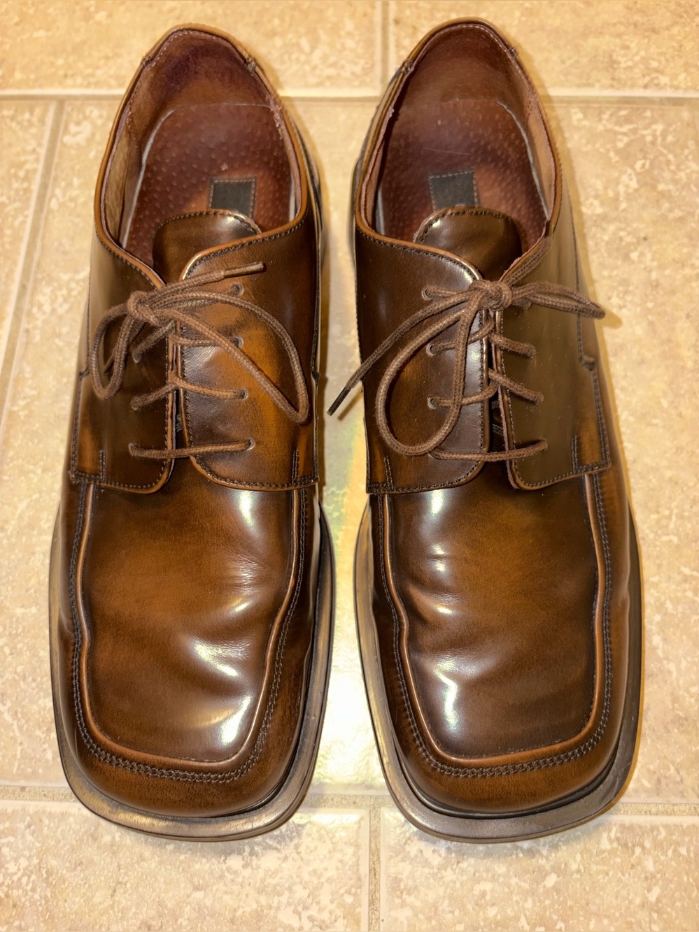 MENS KENNETH COLE REACTION BROWN TIE UP DRESS SHOE
SIZE 11